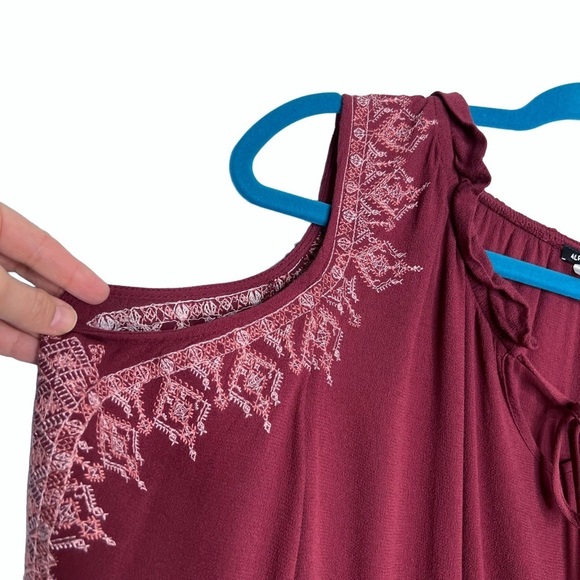 Alpha Amour Maroon Cold Shoulder Tassel Flare Sleeve Ruffle Hem Blouse - Picture 3 of 10